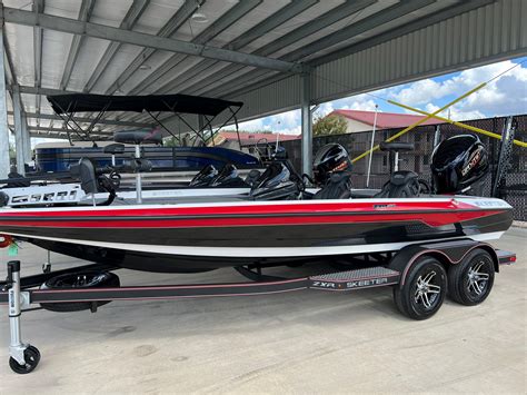 Electronics include the Minn Kota Ultrex iPilot 112, Helix 9 at the bow and Helix 12 at the console. . 2022 skeeter zxr 20 color options